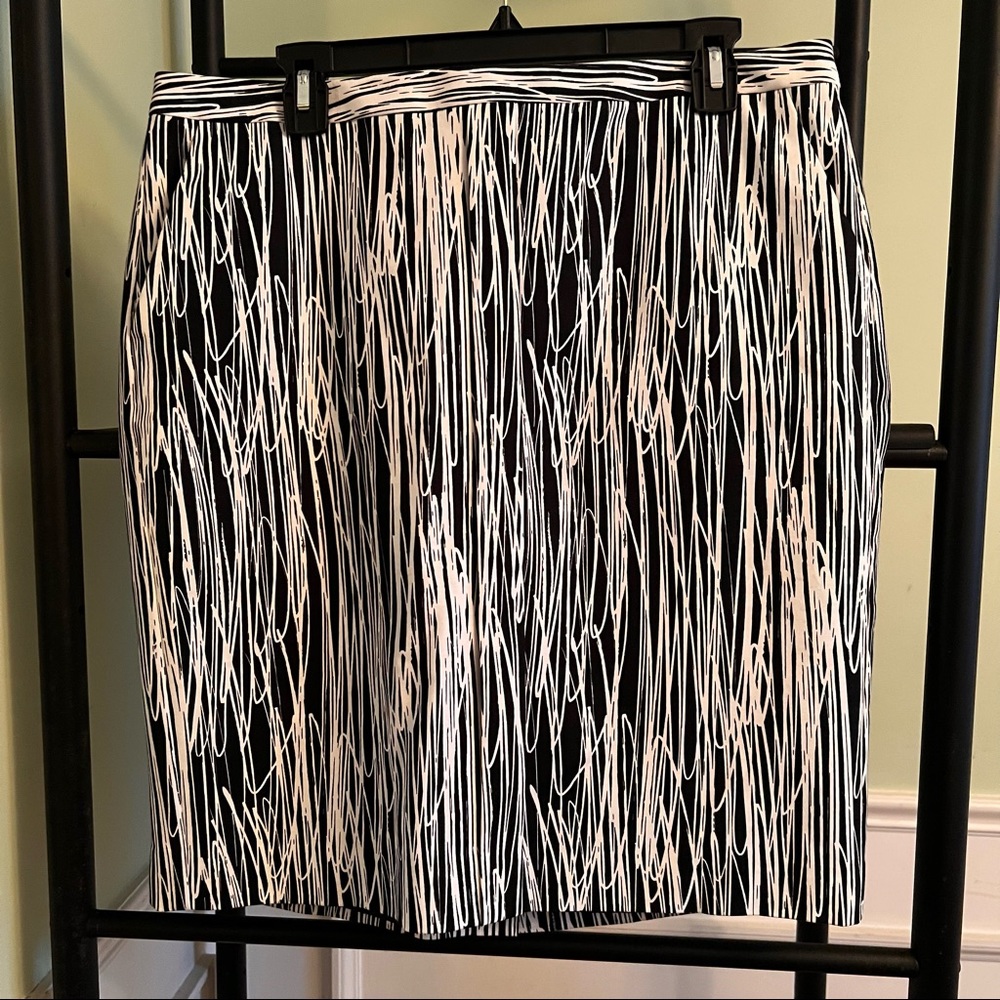 Black & white modern scribble pattern pencil skirt size 14 with POCKETS
